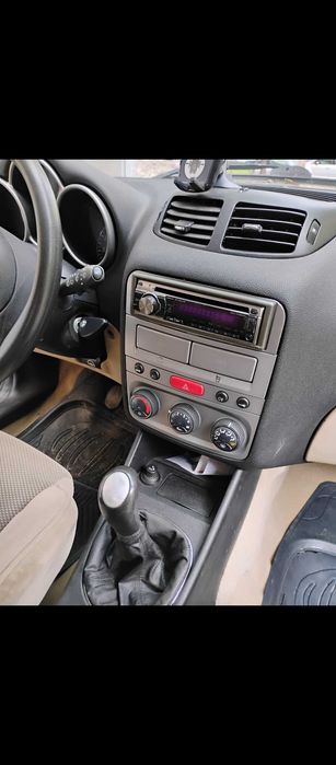 Продавам автомобил Alfa Romeo 147