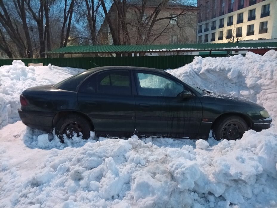 Продам машину Опель омега б