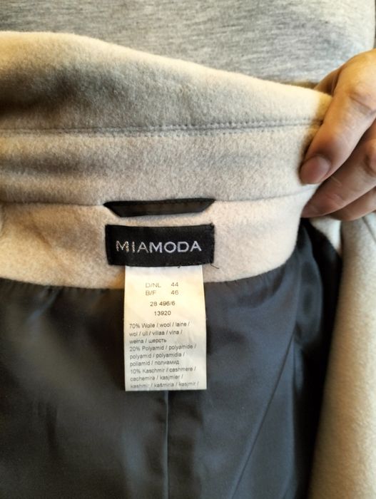 Пальто белое .Мало носилось