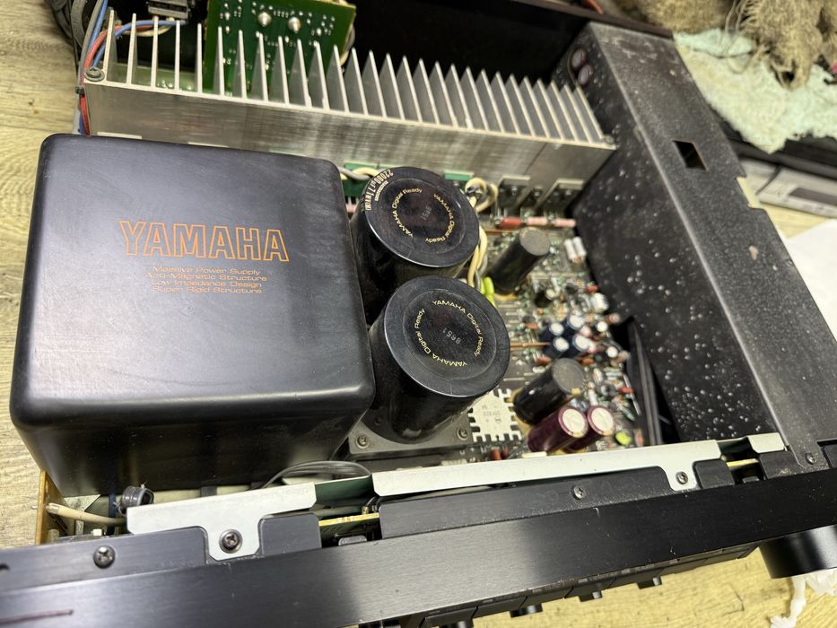 Yamaha AX-900 Качествен съерео усилвател