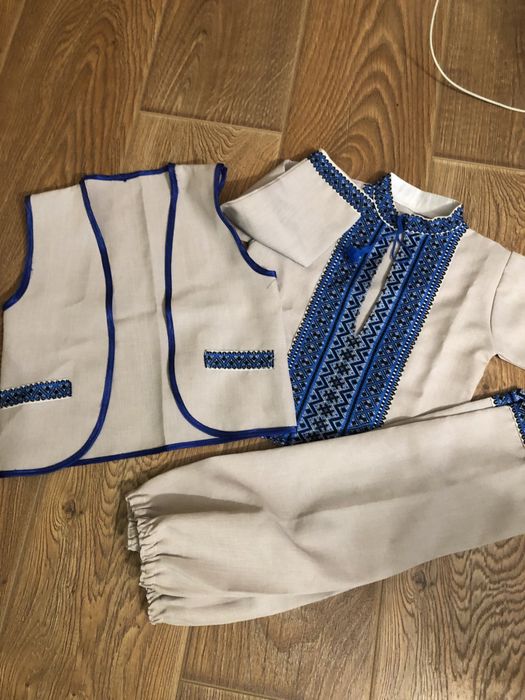 Costum traditional baietel albastru