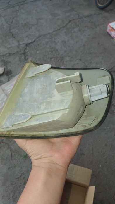Продам поворотник правый от ауди 100с4