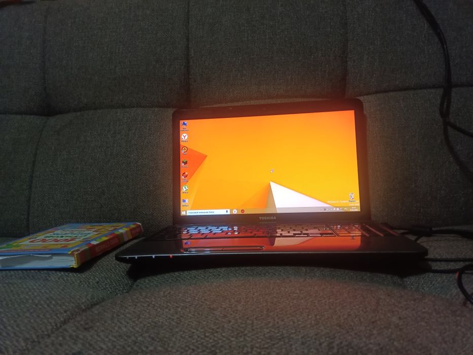 Продам ноутбук TOSHIBA для работы / слабеньких игр старых / срочно