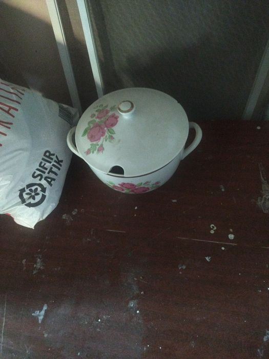 Продам отдам посуду,тумбу