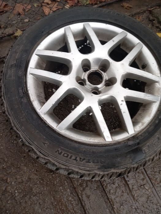 Vând jante te golf 4 anvelope de iarna 300€ folosite 1 sezon