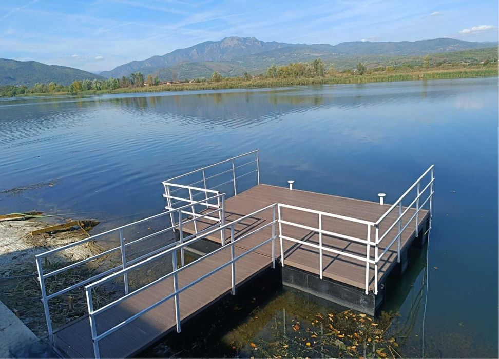 Casute plutitoare/ pontoane plutitoare/ terase plutitoare