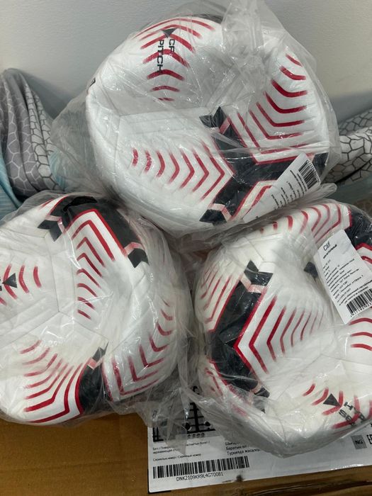 Футбольный мяч .