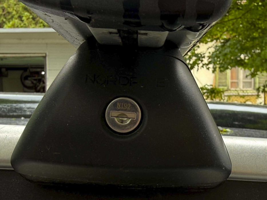 Напречни греди; кутия за багажник (roofbox); гумена стелка