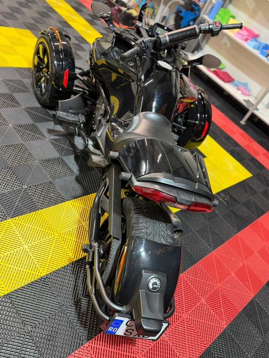 Can am Spyder Bombardire