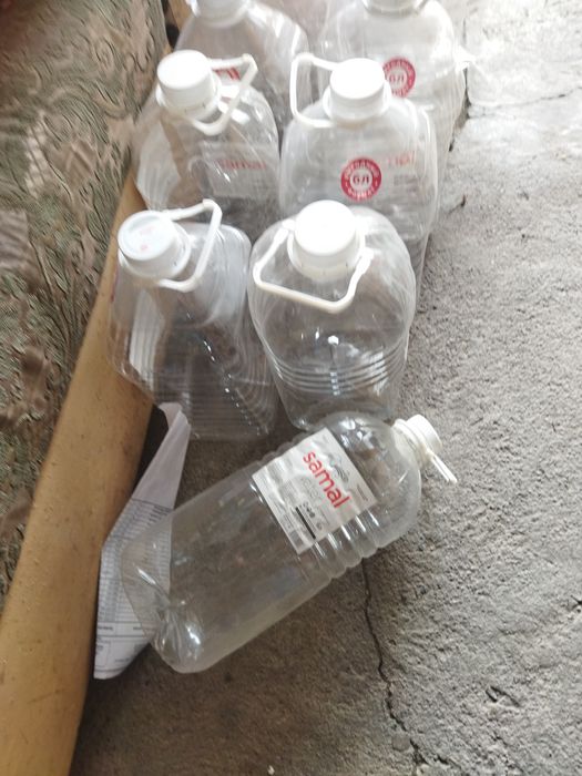 Продам баклашки 6 литровые чистые.