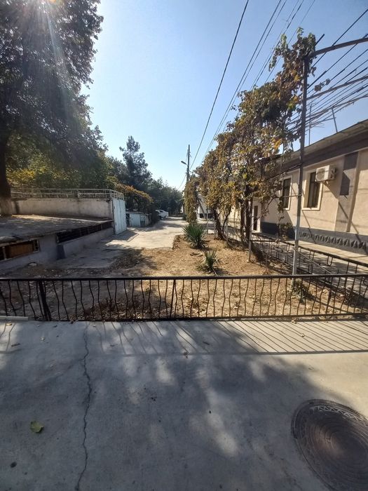 Бунёдкор кучаси 1-линия 7.5-соток Фасад:26.5-метр Участок Сотилади