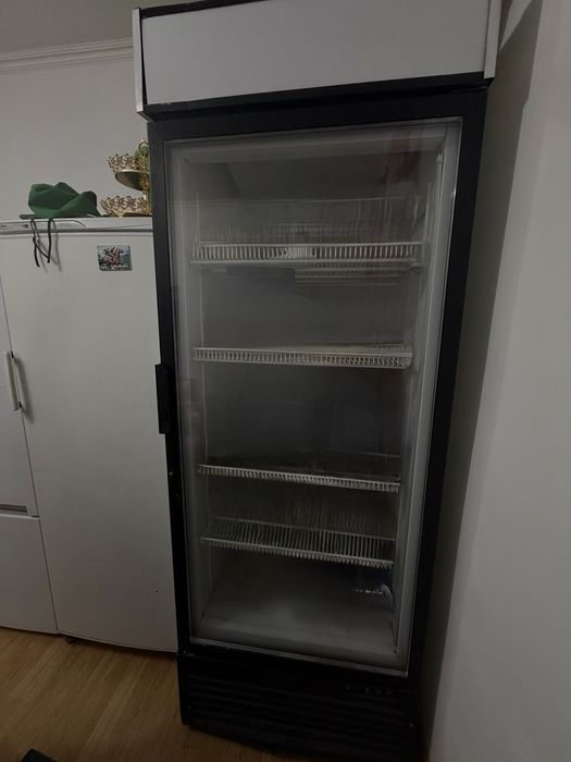 Холодильник витринный