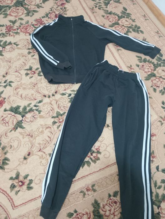 Продам спортивный костюм