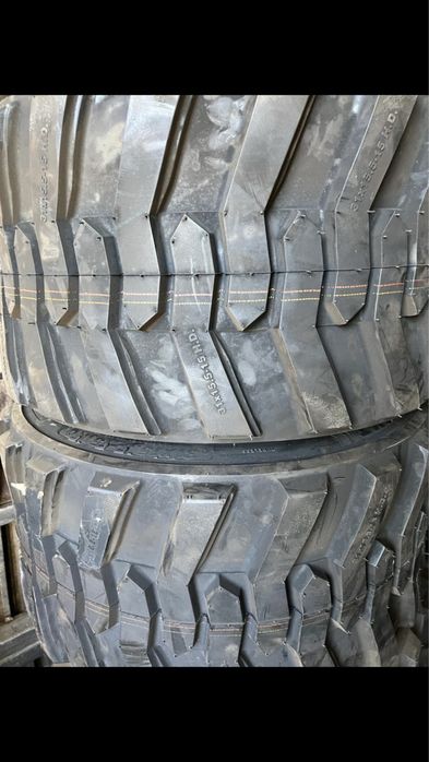 Vând cauciucuri BKT NOI 31x15.5-15 H.D.