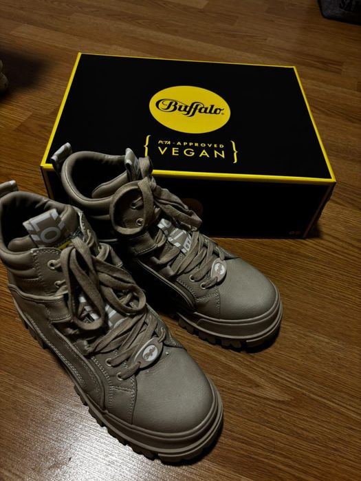 BUFFALO Ниски ботуши с връзки 'Aspha' в Кремаво 41 номер, 26,3 см