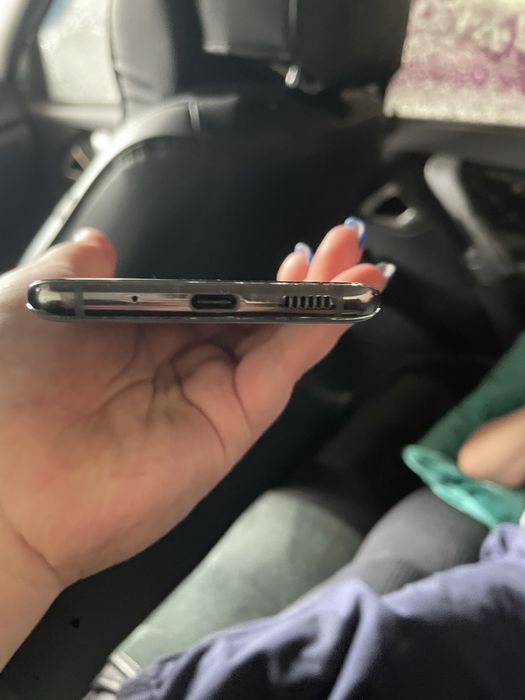 Продам б\у смартфон  Samsung S20