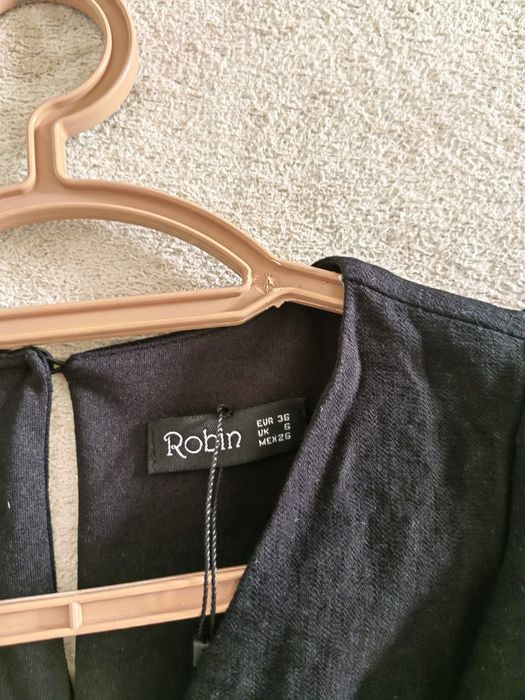 Черна рокля до коляното