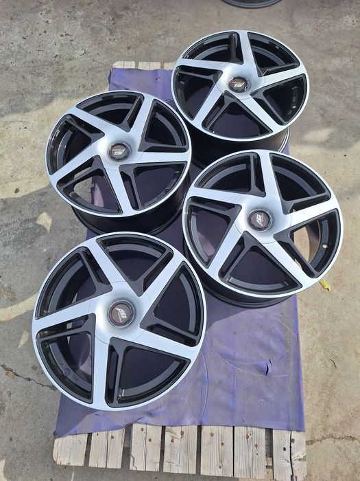 Jante AEZ 8.0x17 et 35 5x112 Bicolor