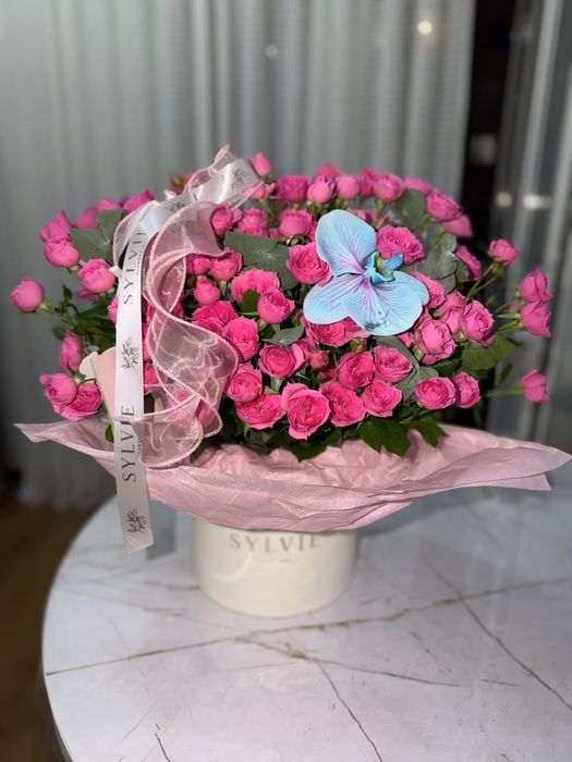 Свежие кустовые розы