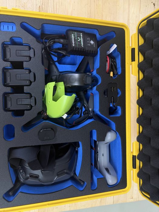 Drona DJI FPV, Full Kit,  Fly-More Kit, Ochelari, Controller, Elici si carcasa de rezerva
