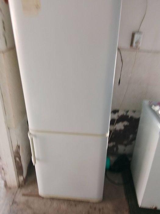 Холодильник сотилади