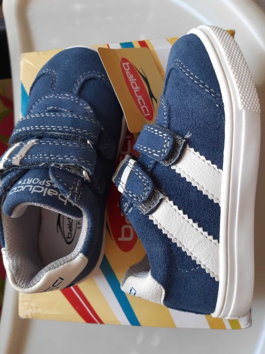 Нови Сандали и маратонки №22