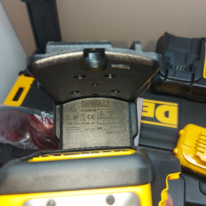 Нов лазерен нивелир DEWALT DCE0811 D1R