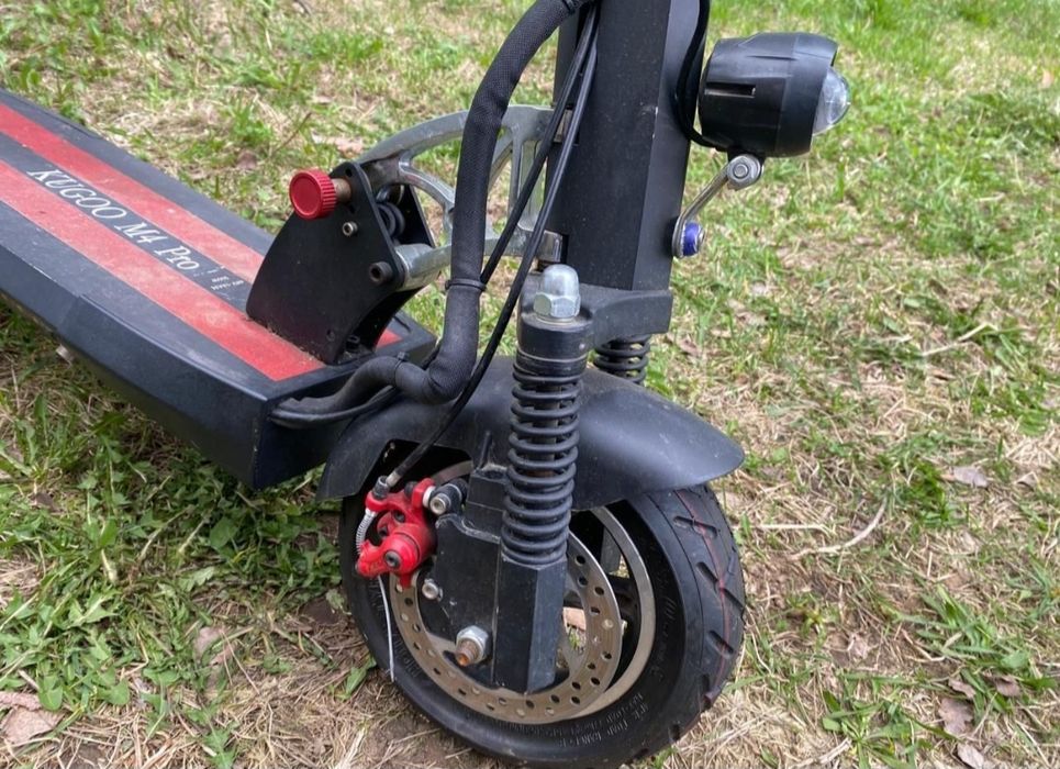 Электросамакот Куго м4 про сиденялик