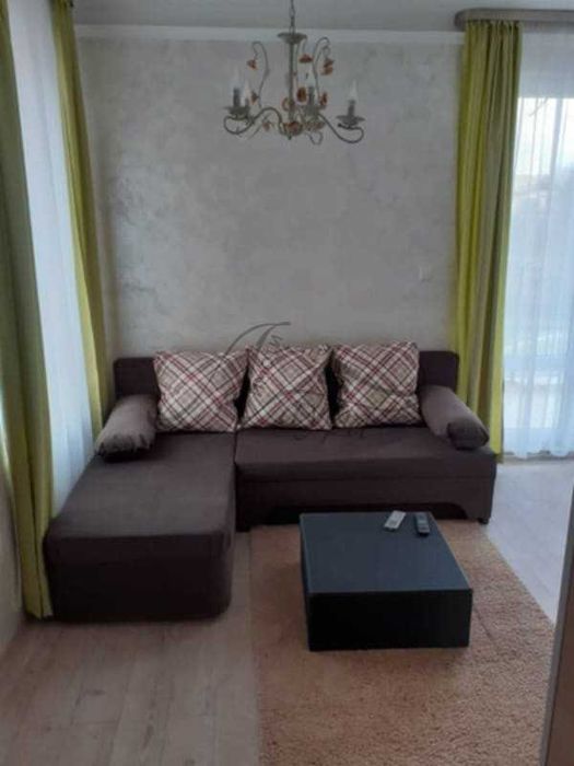 Дава се под наем Тристаен апартамент в Шумен, Пазара - 70 кв.м за 306 € - Снимка #1