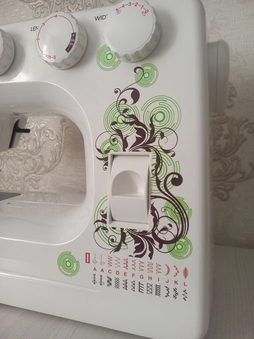 Продам швейную машину