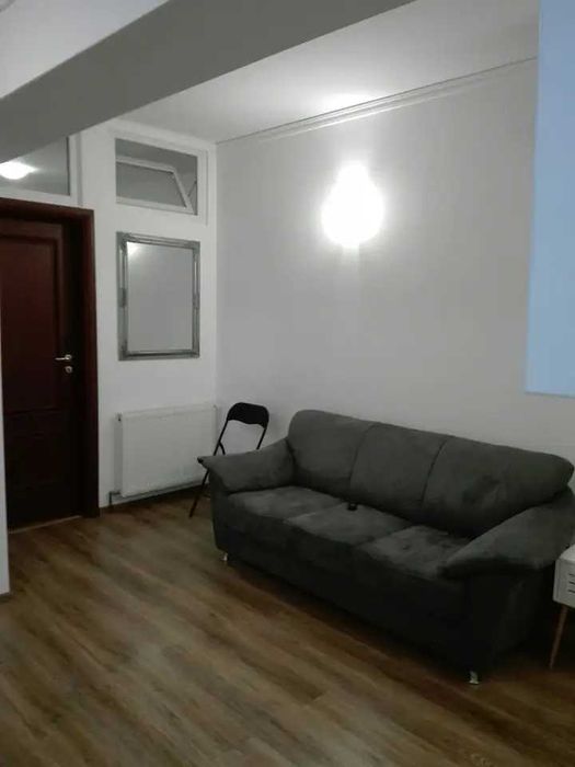 Închiriez apartament ultracentral ultramodern cu parcare privata