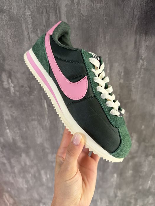 Nike кроссовки новые