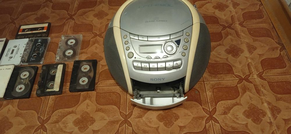 продам sony cfd-e90l