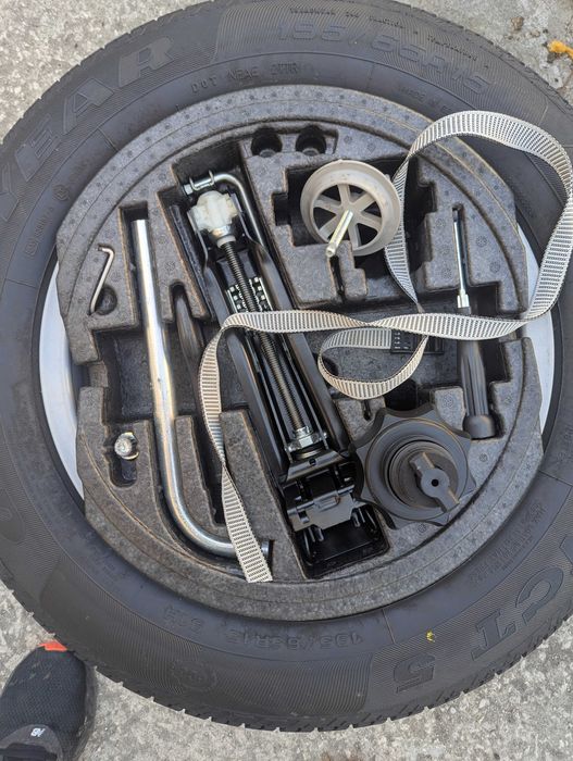 Авариен комплект гума патерица пълноразмерна с инструменти за VW/SKODA/SEAT 195/65/15" 6.5J ET 50 нови