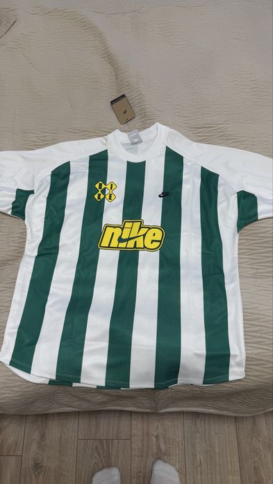 Продаю оригинальный свитшот Nike