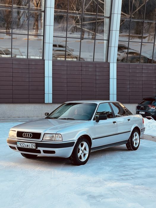 Audi 80 B4 автомат в отличном состоянии.