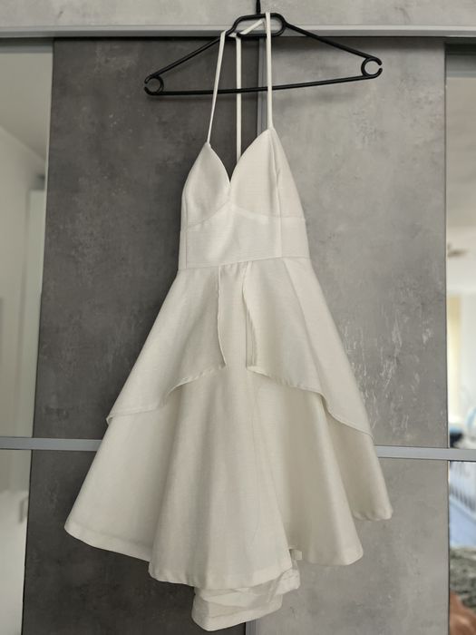 Бяла рокля разкроена