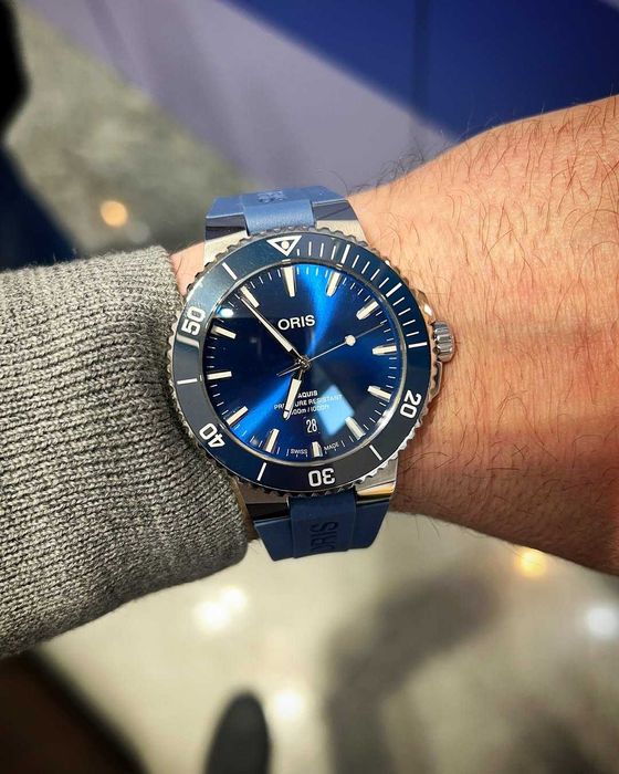 Часовници Oris Aquis сребристо/синьо