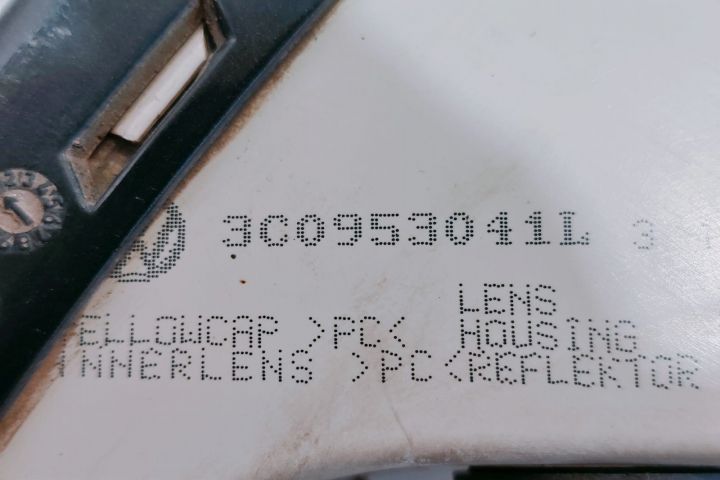 Lampa semnalizare  stanga cu ornament 3C0953041L Volkswagen VW Passat