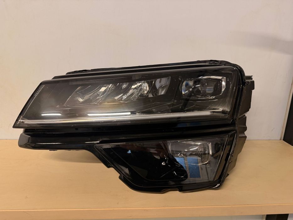 Far Stanga Skoda Karoq 2017 +