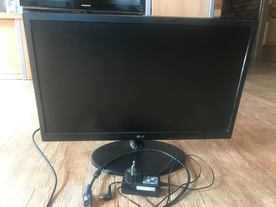 Монитор  LG  22M38A