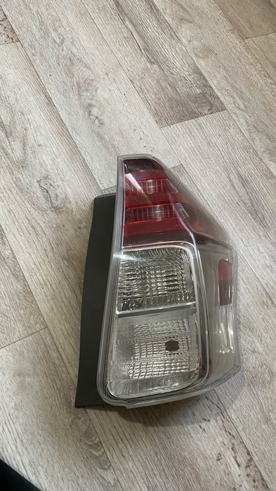 Тоиота, задний фара,250мыңнан алдым 1шт,100ге берып жберемын