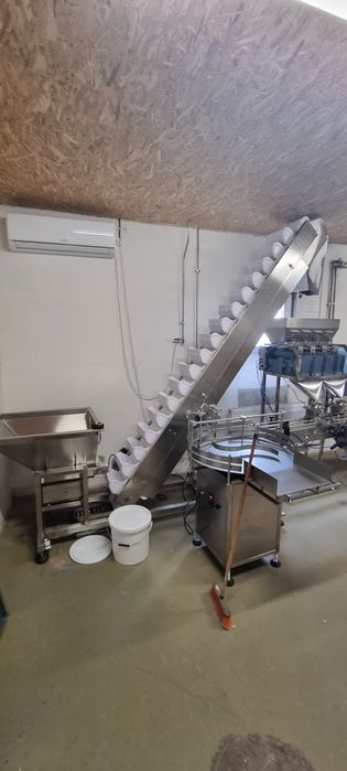 Linie de imbuteliat apă, creme, granulate, produse mixte