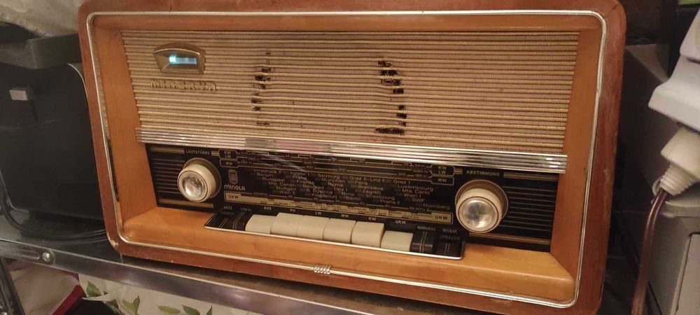 Ретро радио MINERVA MINOLA - работи!
