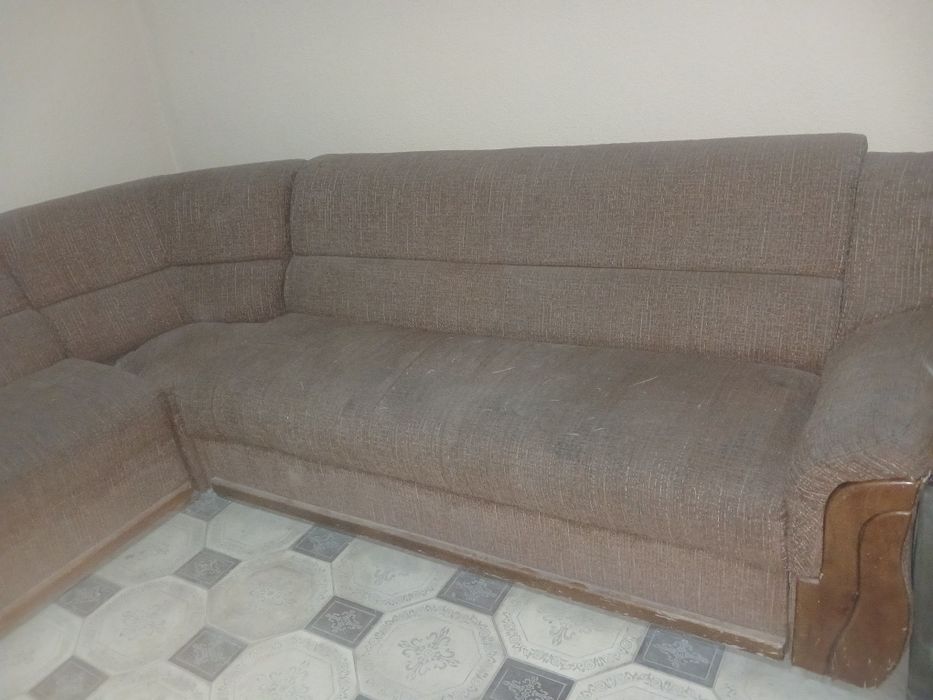 Продаётся уголок срочно