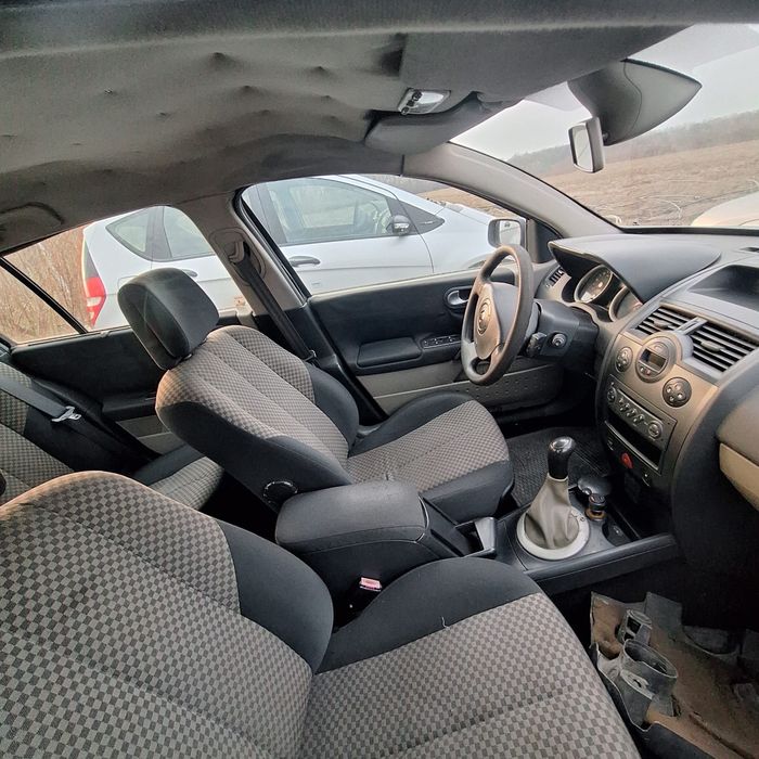Dezmembrez renault megane 2
