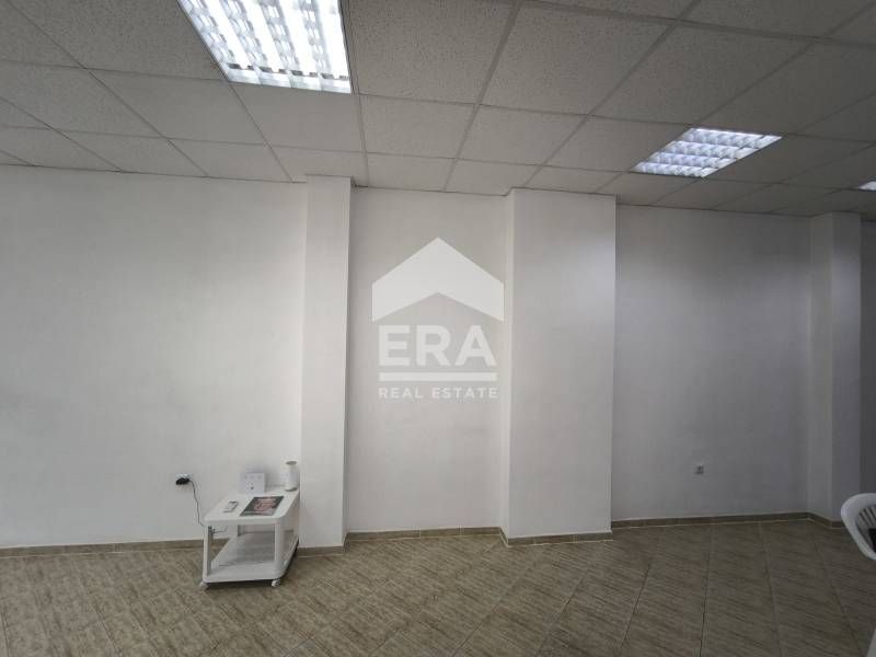 Търговско помещение под наем със статут на магазин за промишлени стоки