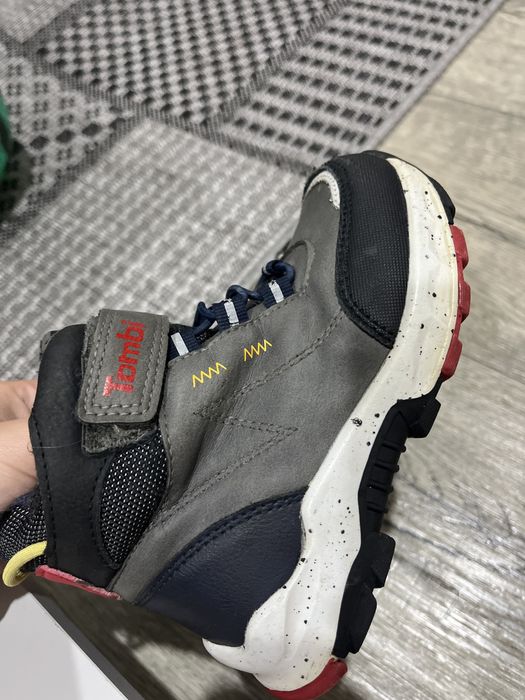 Продам детакую обувь