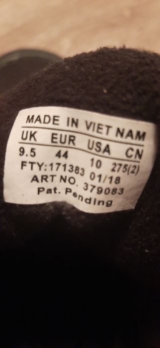 Продаю кроссовки