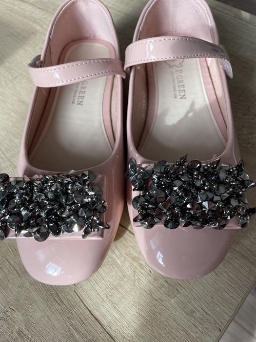 Нарядные туфли на девочку